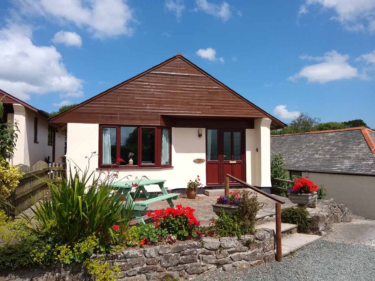 Dog-Friendly Bude Cottage with indoor pool | Briar Patch Cottage